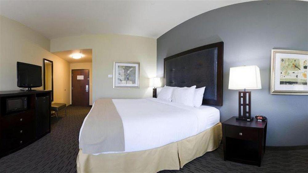 Holiday Inn Express Вейкросс Екстер'єр фото