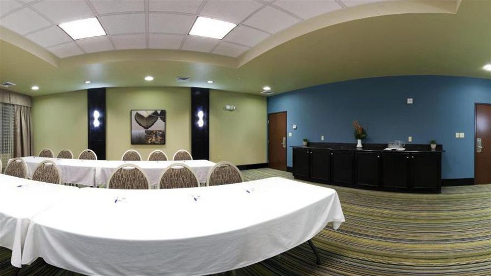 Holiday Inn Express Вейкросс Екстер'єр фото