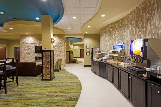 Holiday Inn Express Вейкросс Екстер'єр фото