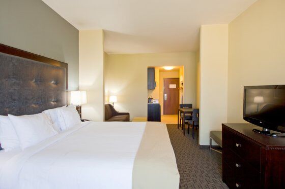 Holiday Inn Express Вейкросс Екстер'єр фото